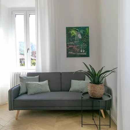 River Apartament *